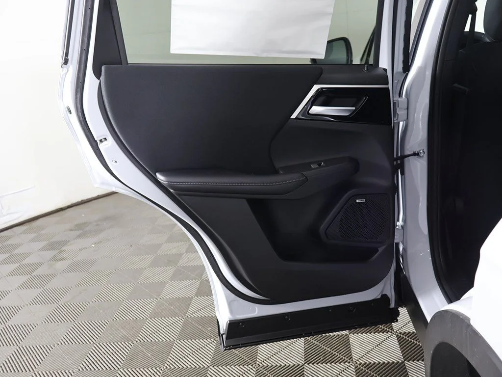 New 2026 White Mitsubishi ES image 25