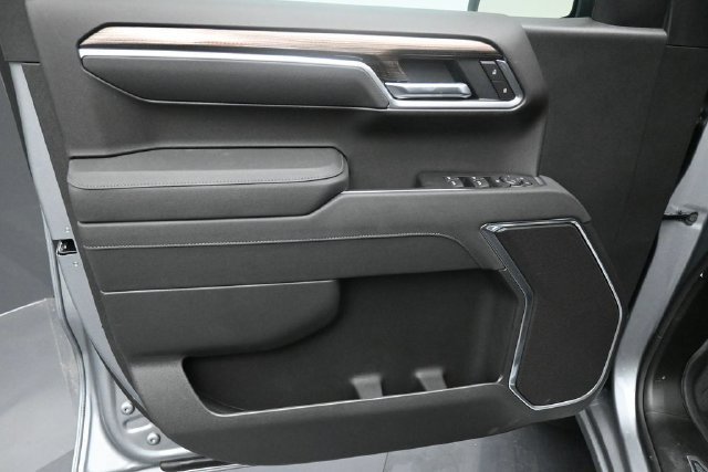New 2026 Sterling Gray Metallic Chevrolet LT image 9