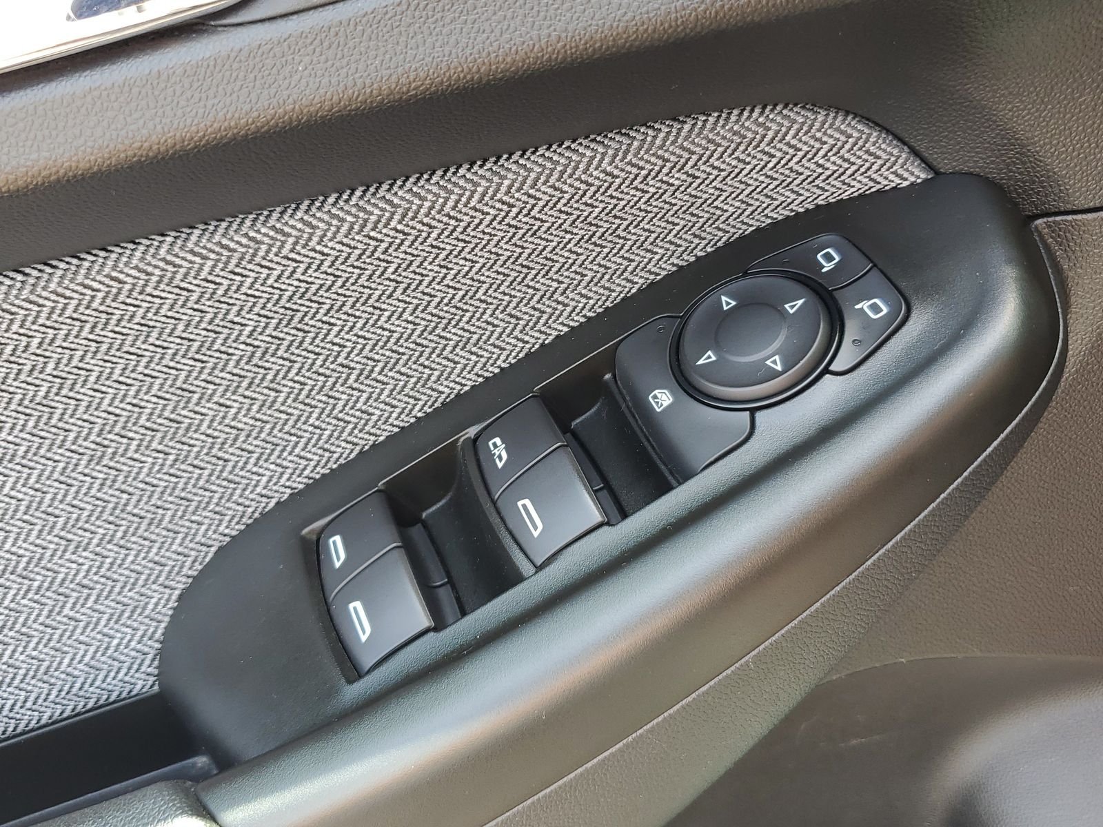 Used 2022 White Chevrolet LS image 20