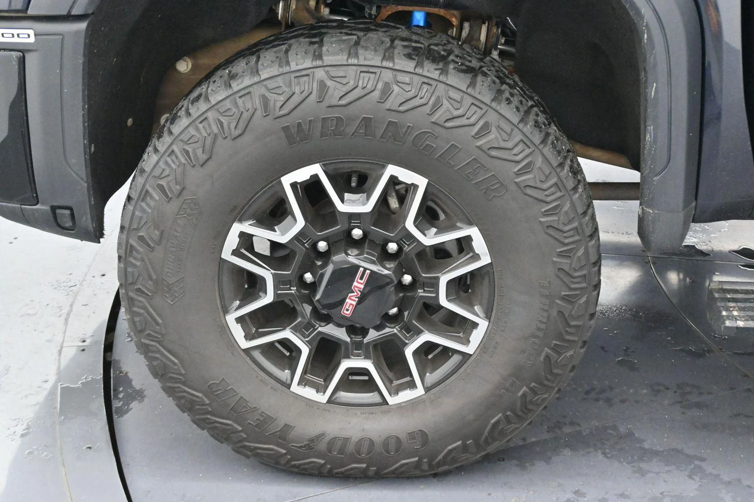 Used 2024 Titanium Rush Metallic GMC AT4X image 39