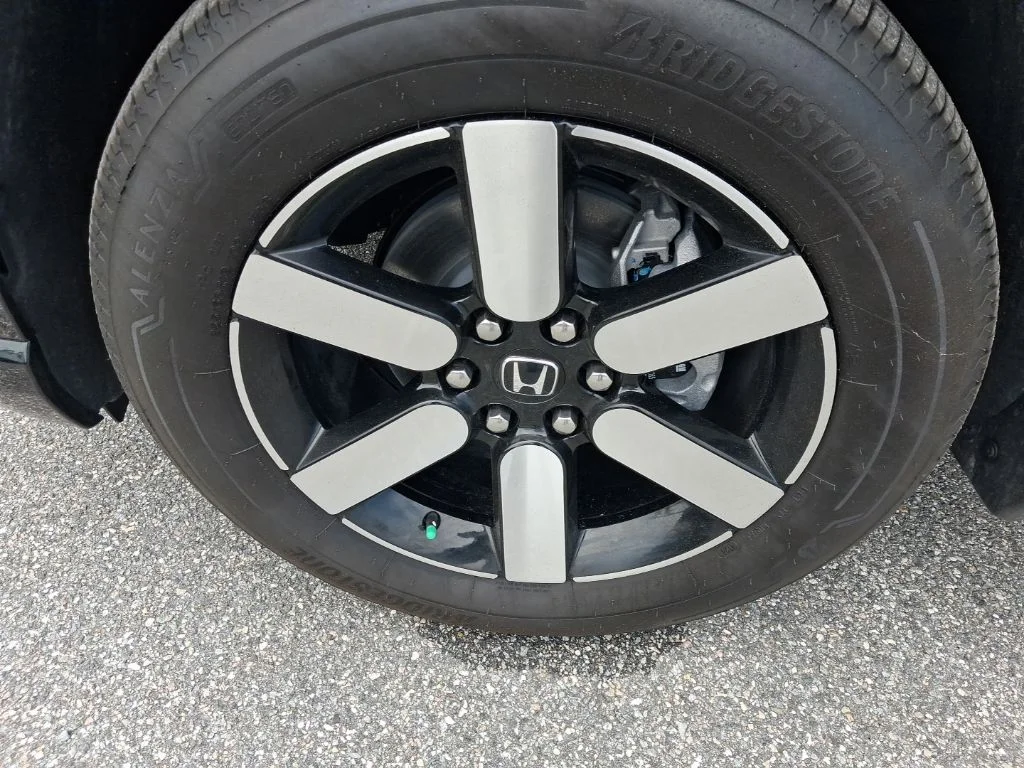 Used 2024  Honda Touring image 16