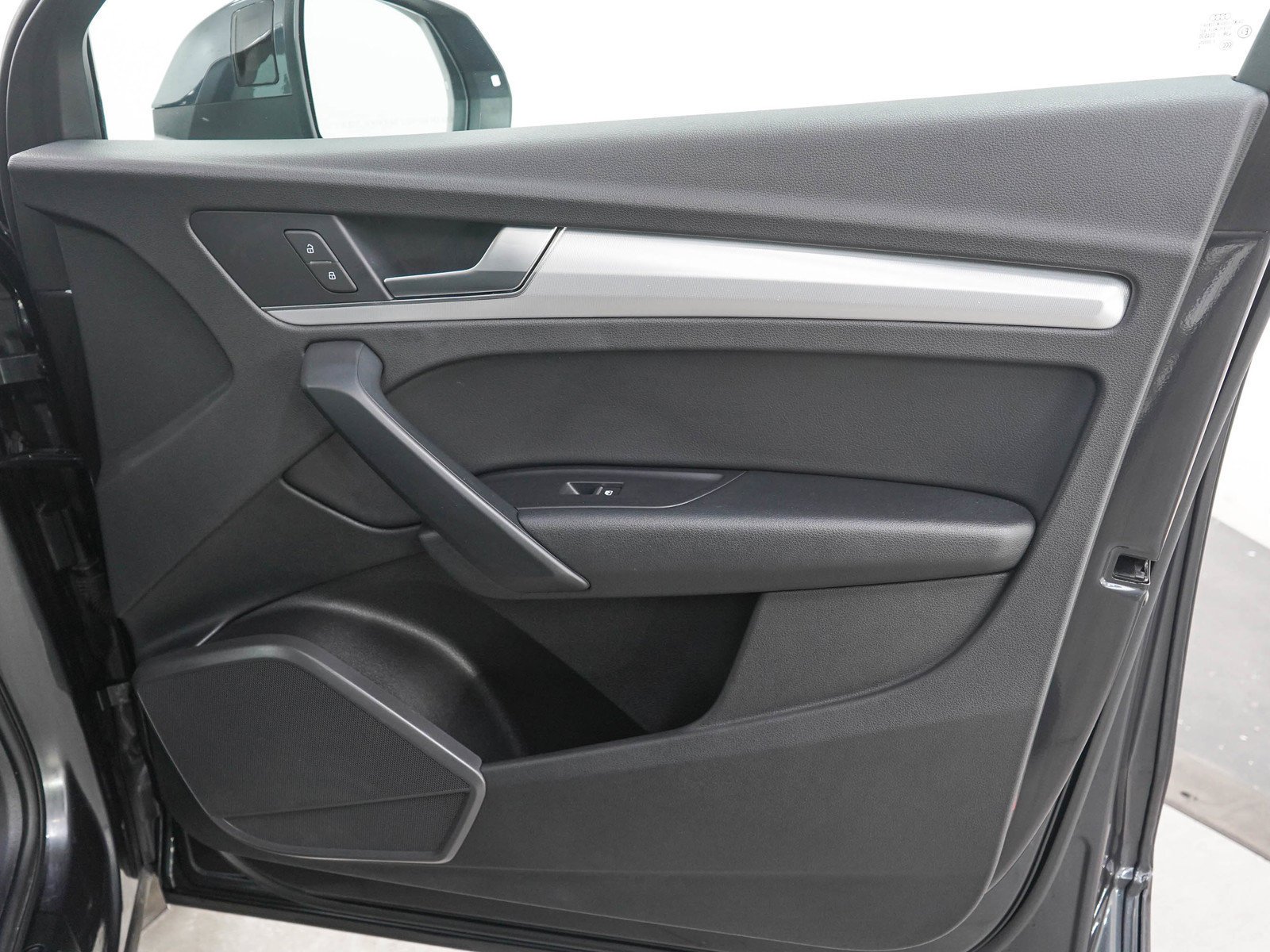 Used 2018 Manhattan Gray Metallic Audi 2.0T image 11