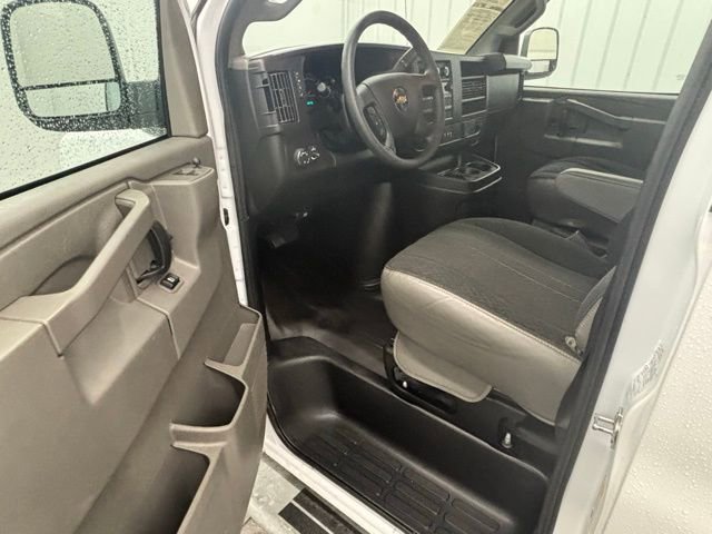 2024 Chevrolet Express Cargo Work Van - Photo 10