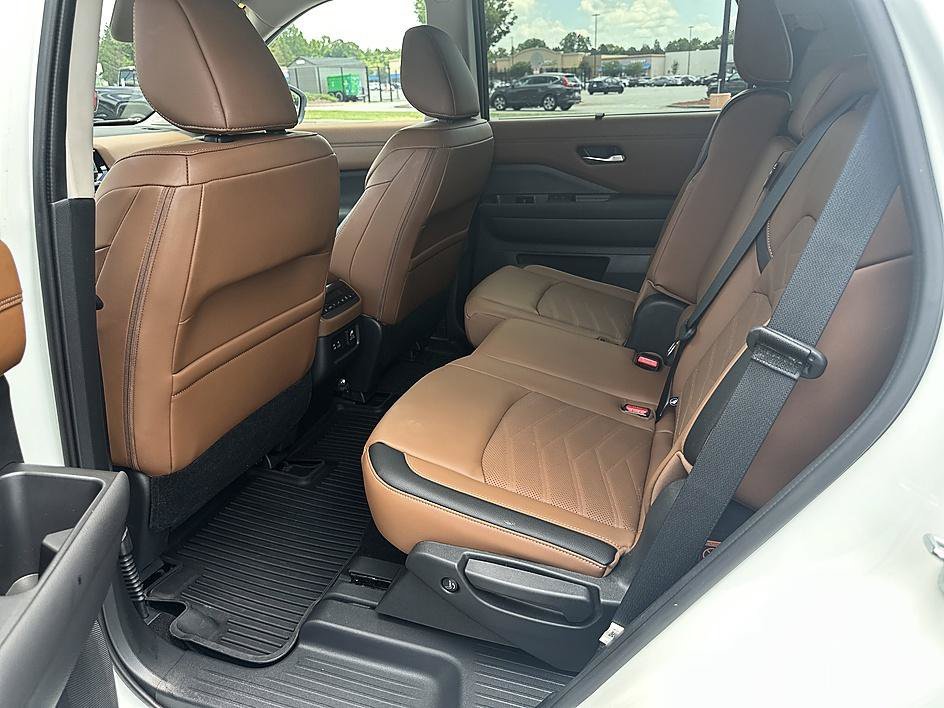 Certified Used 2024 Pearl White Tricoat Nissan Platinum image 14