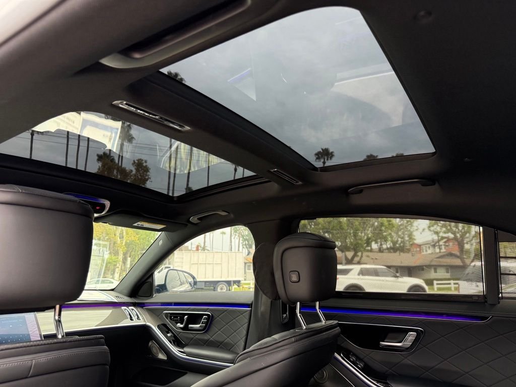 Used 2025 Black Mercedes-Benz S 580e image 21