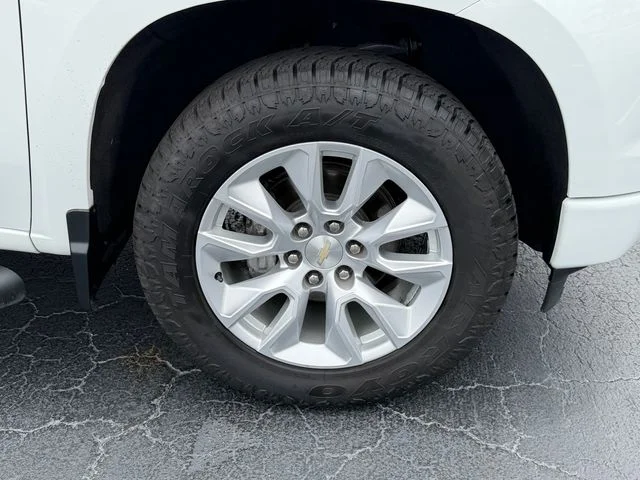 Used 2022 White Chevrolet Custom image 19