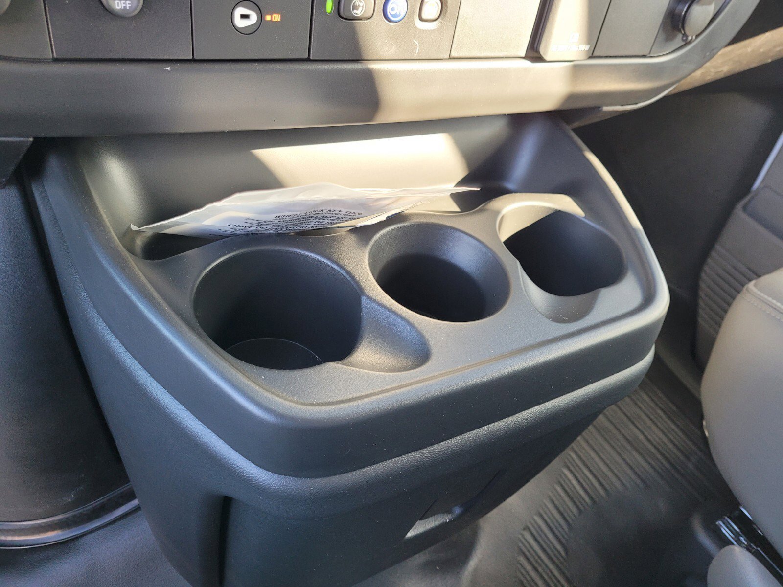 2025 Chevrolet Express Cargo Work Van - Photo 28