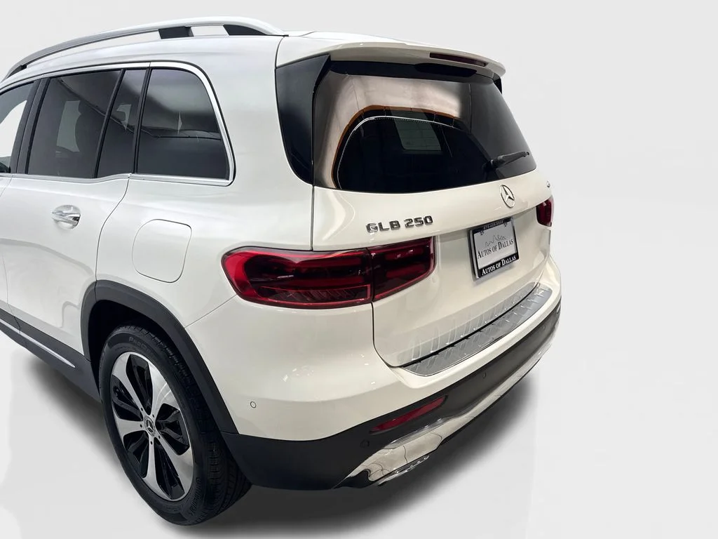 Used 2025 White Mercedes-Benz GLB 250 image 20