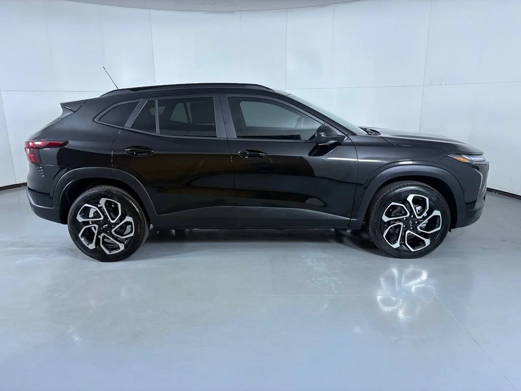 New 2026 Mosaic Black Metallic Chevrolet 2RS image 11