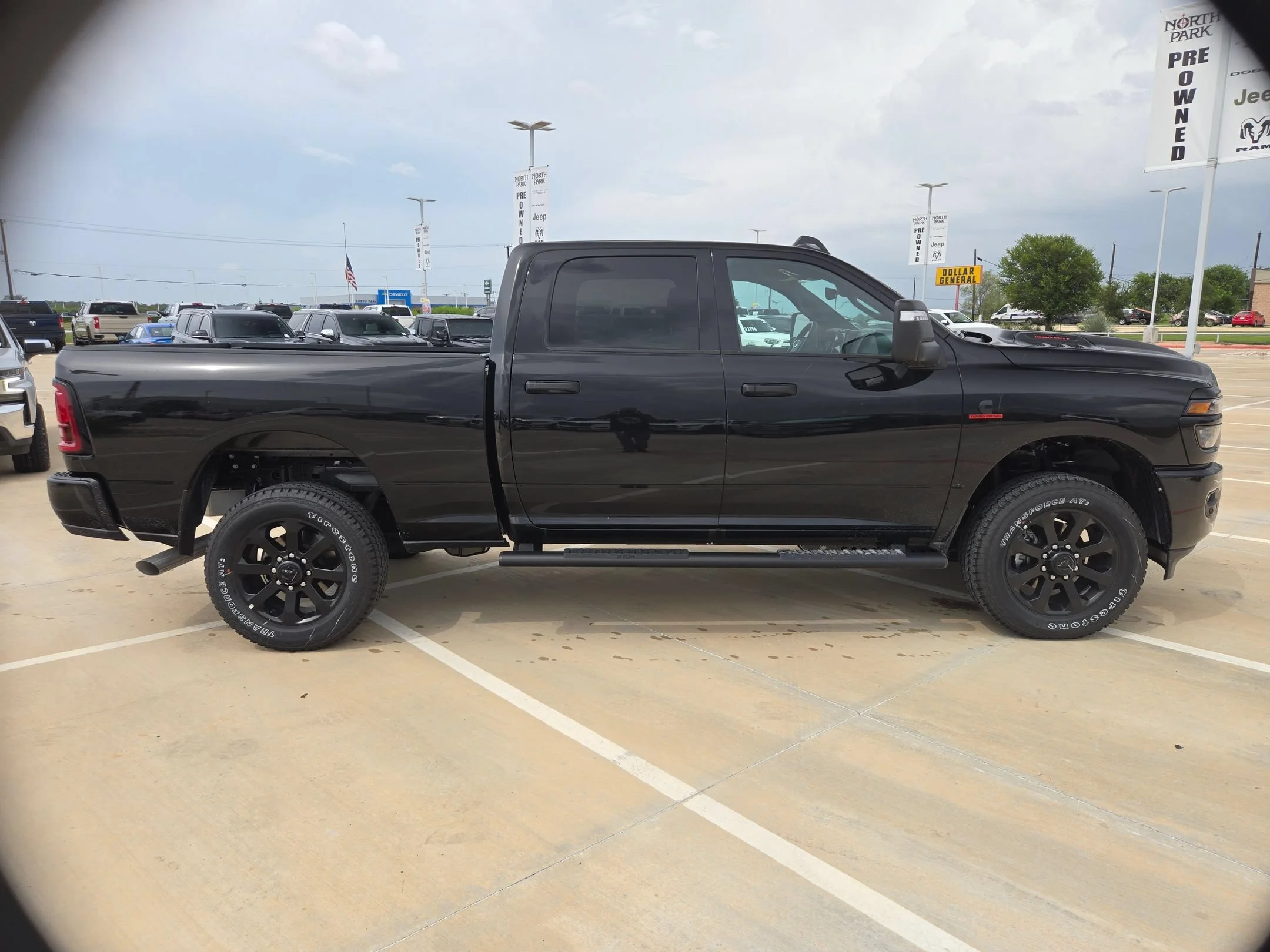 New 2026 Diamond Black Crystal Pearl-Coat Exterior Paint RAM  image 2