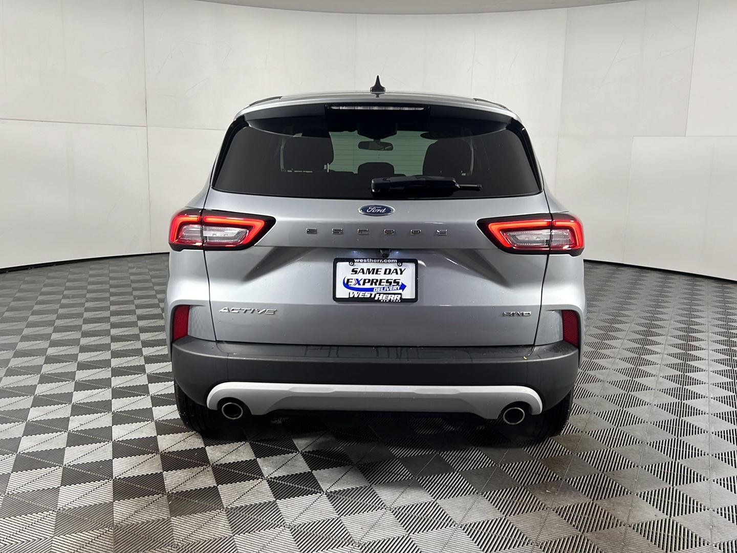 Used 2023 Iconic Silver Ford Active image 9