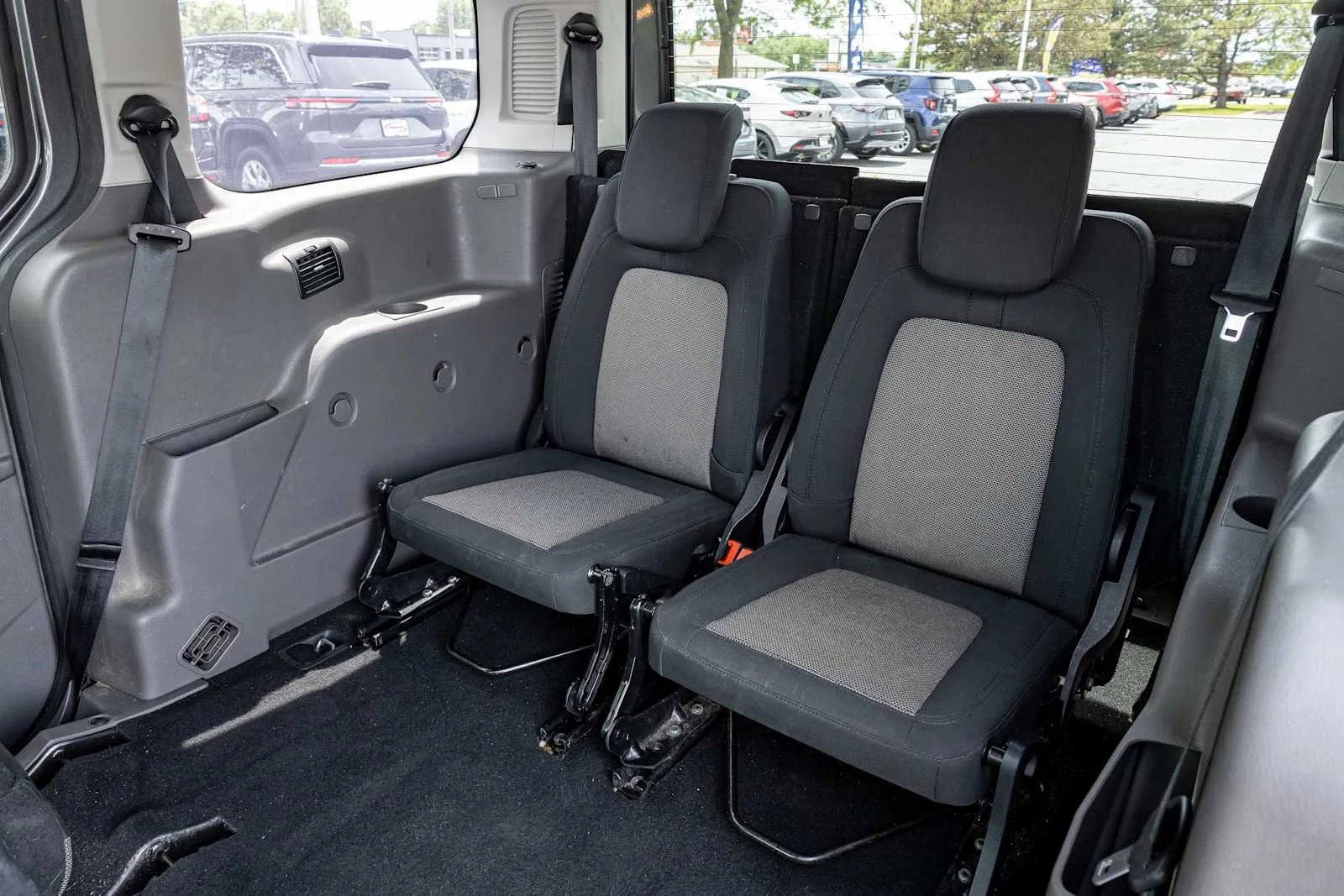 Used 2022 Magnetic Metallic Ford XL image 31