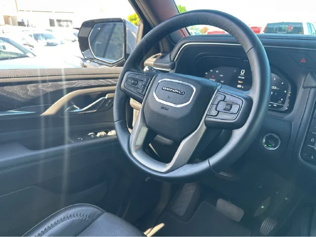 2023 GMC Yukon Denali - Photo 7