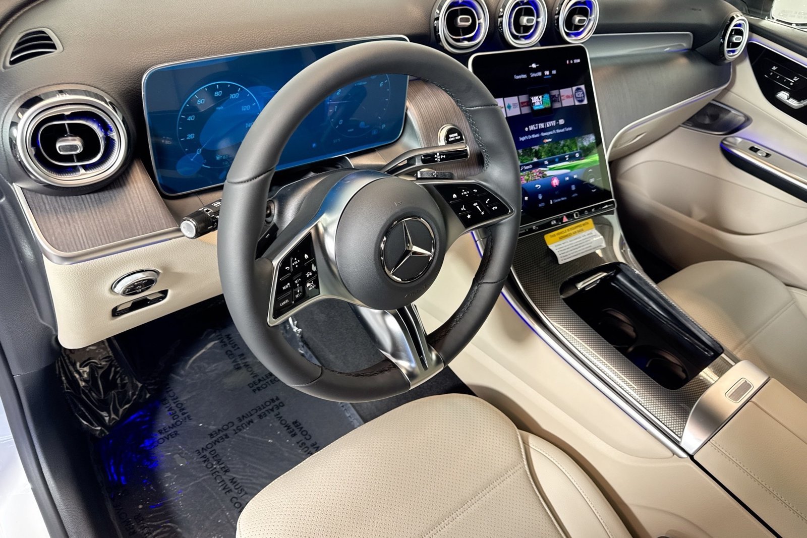 New 2026 Polar White Mercedes-Benz GLC 300 image 9