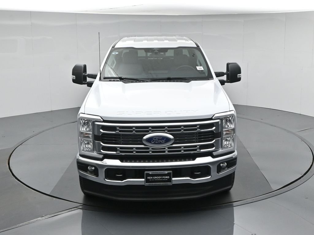 New 2026 Oxford White Ford XLT image 36