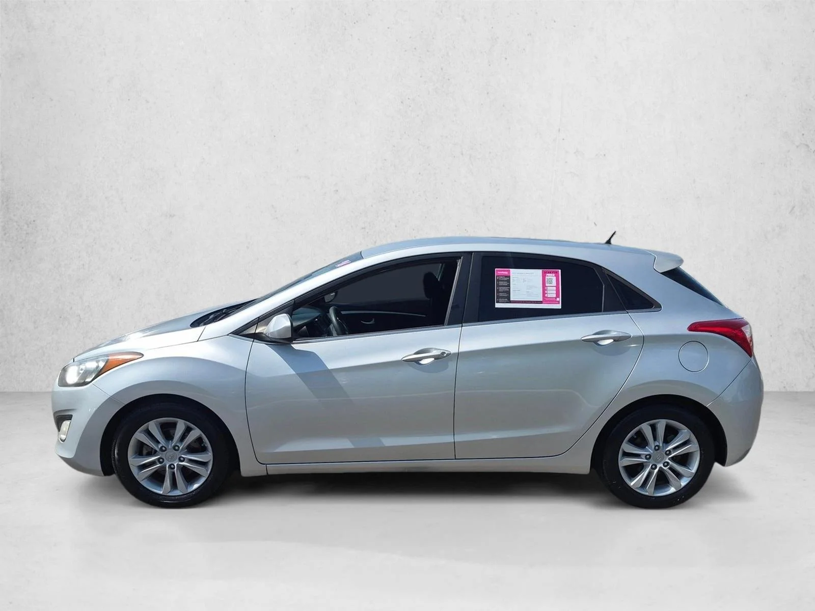 Used 2014 Shimmering Silver Hyundai  image 9
