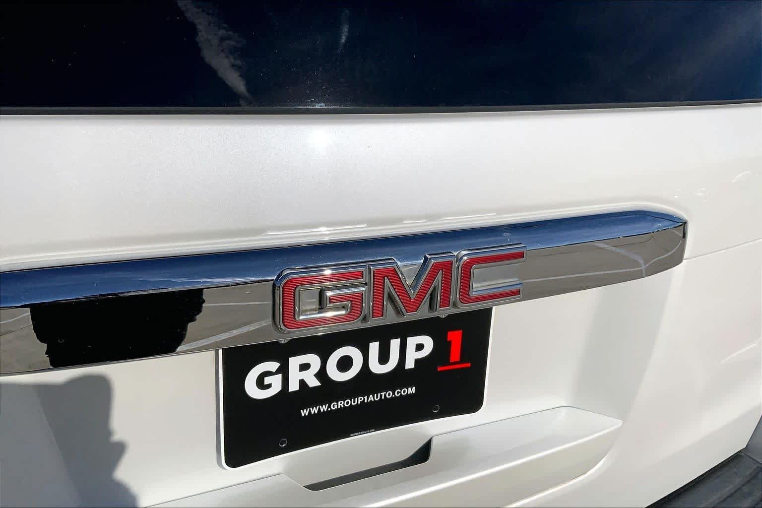 Used 2019 White Frost Tricoat GMC Denali image 31