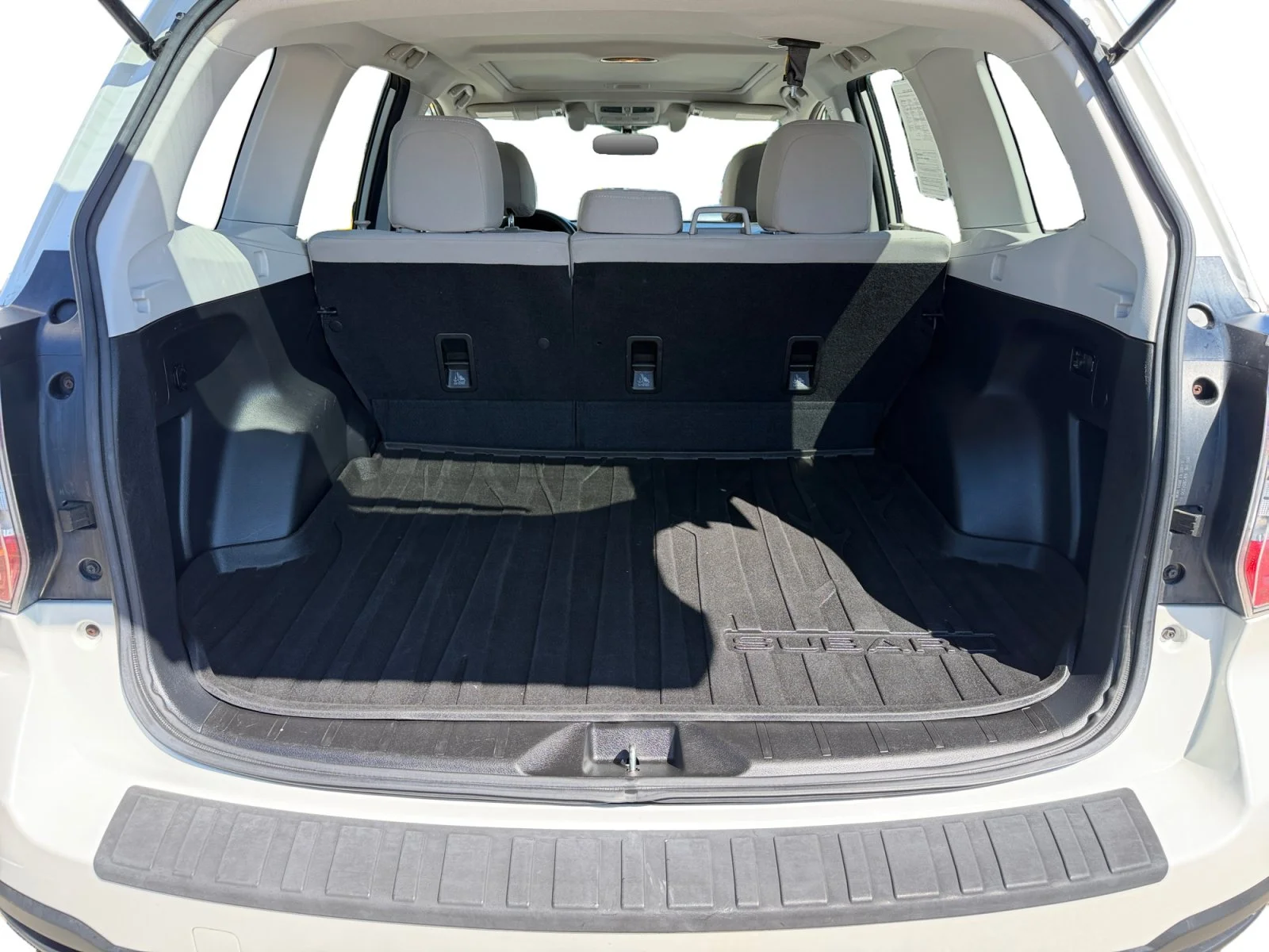 Used 2015 Satin White Pearl Subaru 2.5i Premium image 38