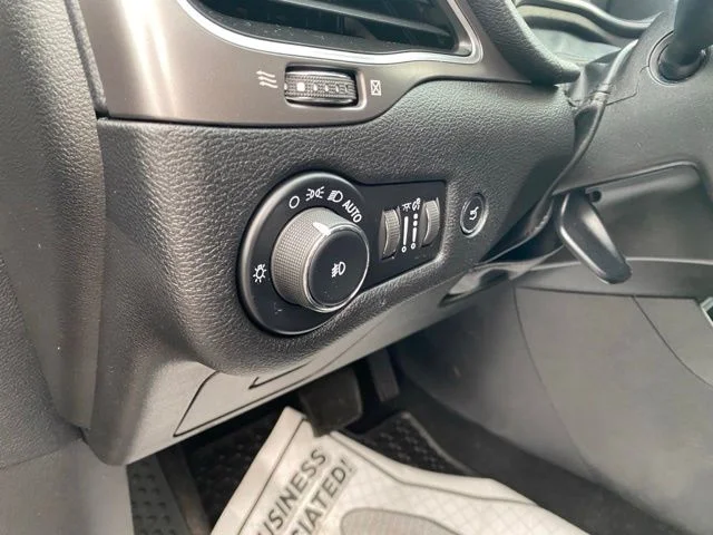 Used 2021 Gray Jeep Latitude Lux image 24