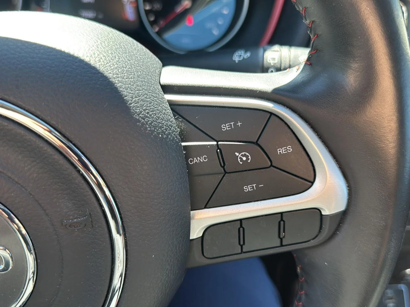 Used 2019 White Clearcoat Jeep Trailhawk image 15