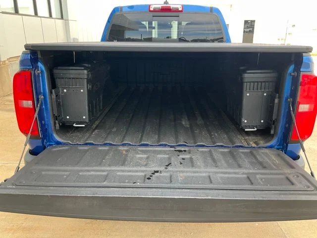 Used 2018 Blue Chevrolet Z71 image 32