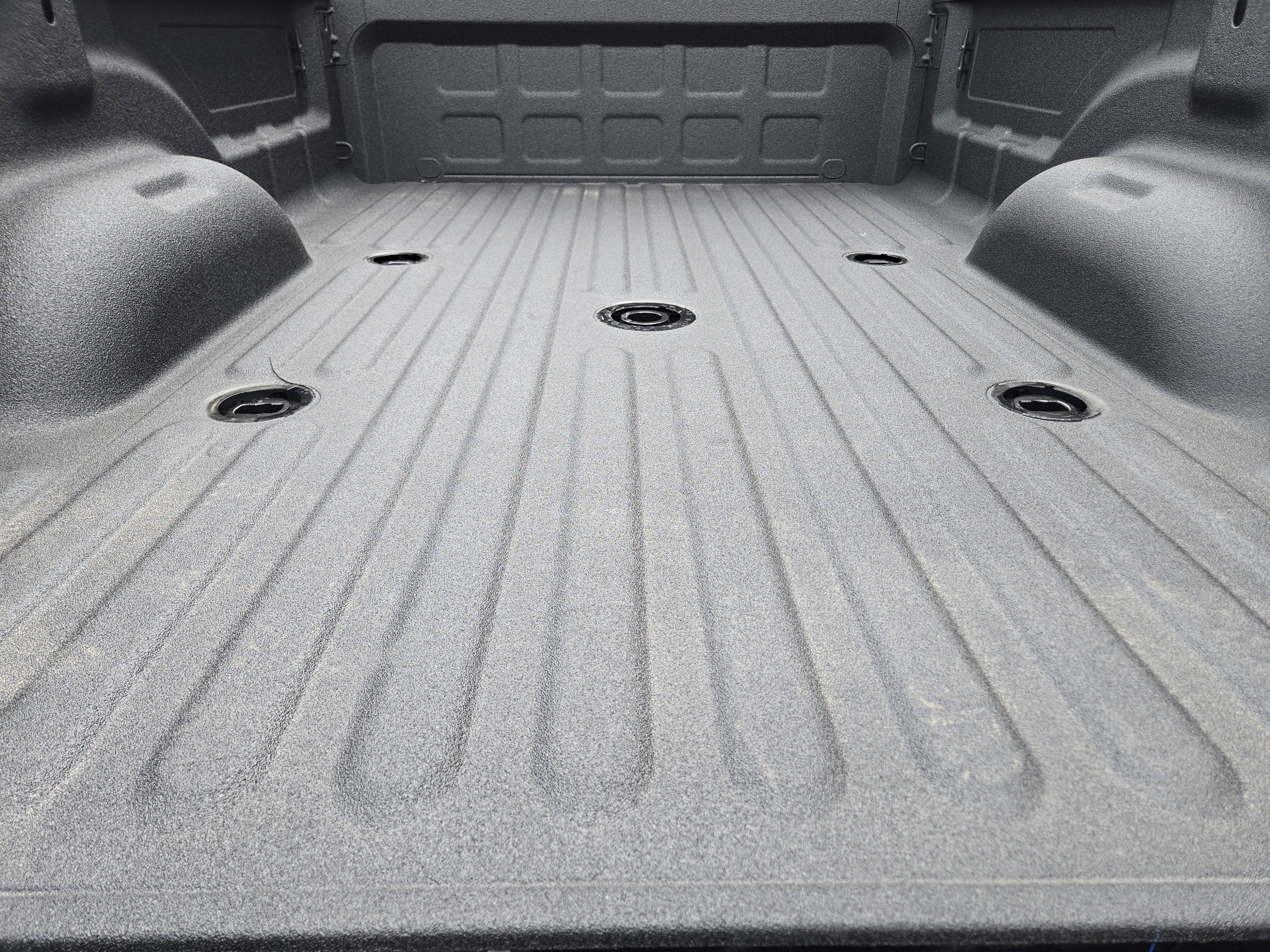 New 2026 Diamond Black Crystal Pearl-Coat Exterior Paint RAM Tradesman image 22