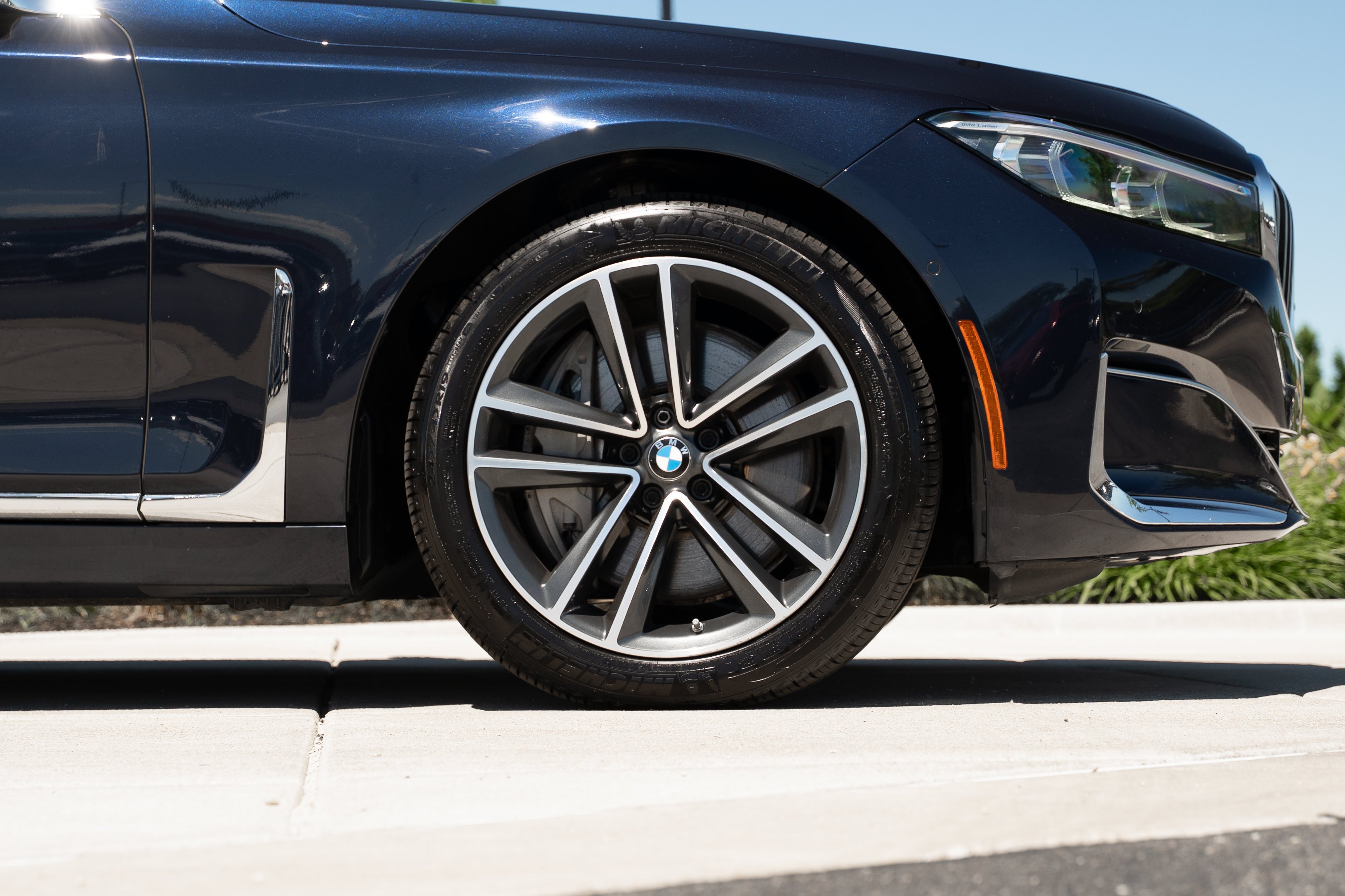 Used 2020 Imperial Blue Metallic BMW 750i xDrive image 35