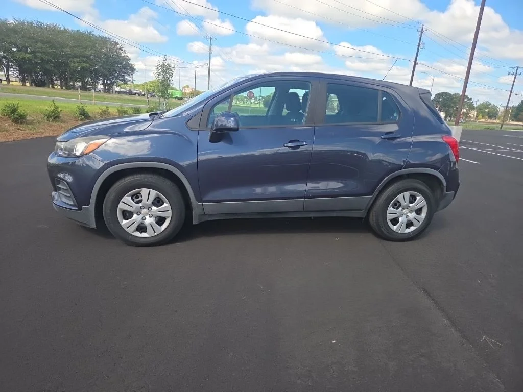 Used 2018 Blue Chevrolet LS image 6