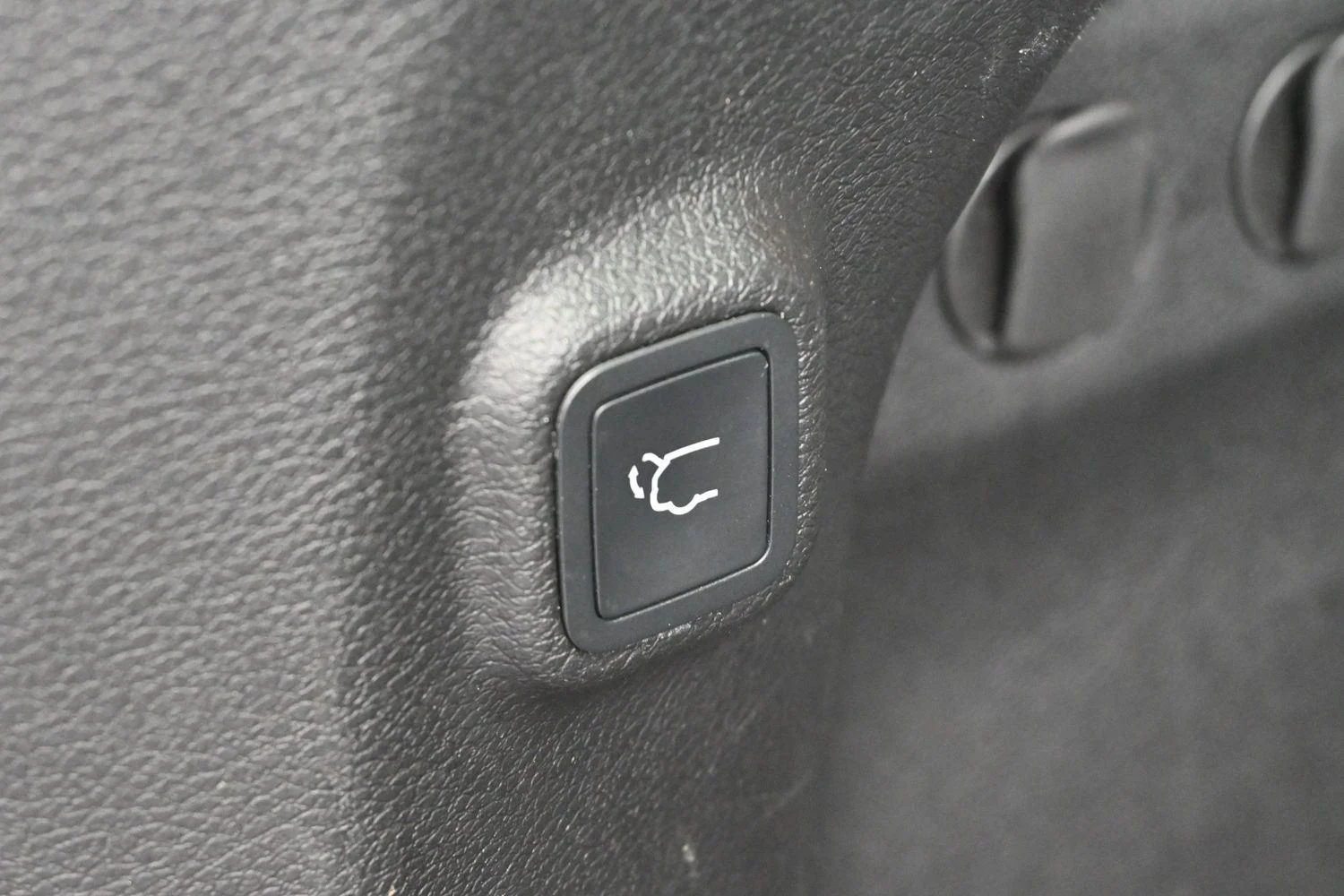 Used 2022 Bright White Clearcoat Jeep Trailhawk image 10