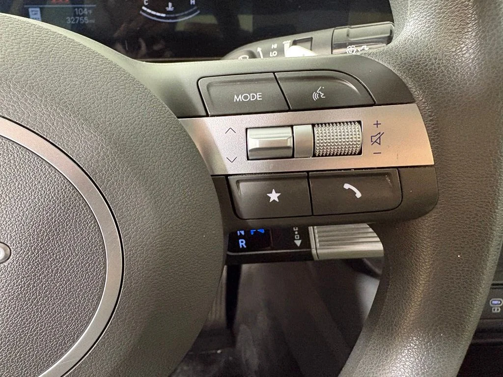 Used 2025 White Hyundai SEL image 25