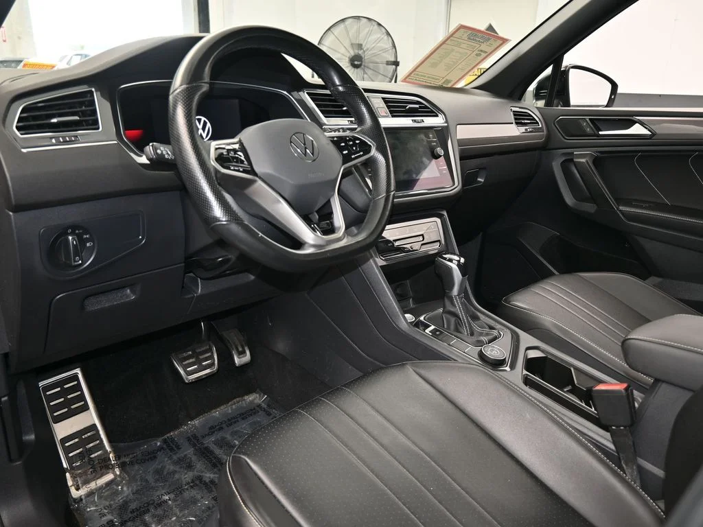 Used 2022 Gray Volkswagen 2.0T SE R-Line Black image 15