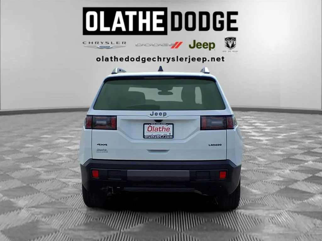 New 2026 Bright White Clearcoat Jeep Laredo image 28