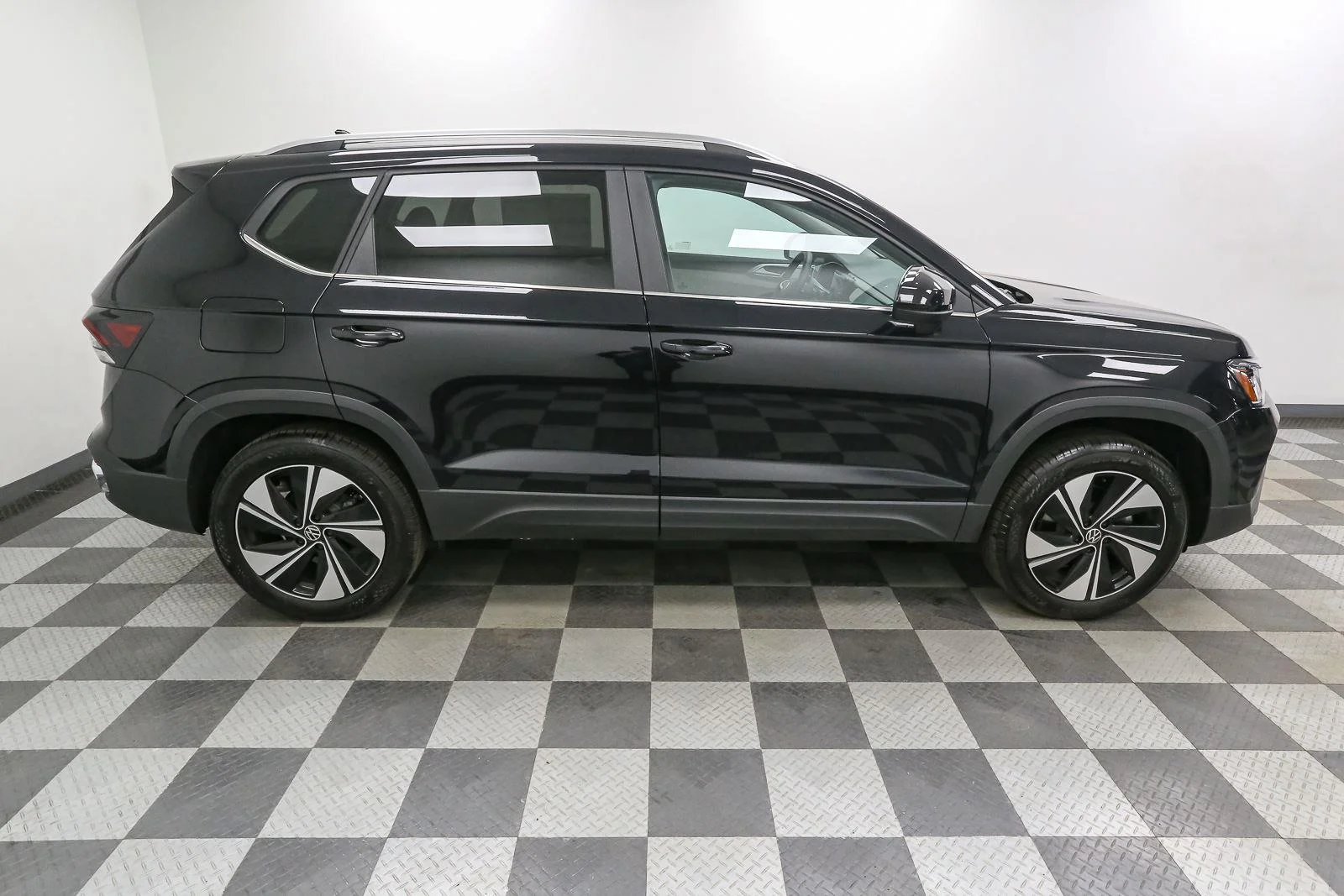 New 2026 Deep Black Pearl Volkswagen SE image 7