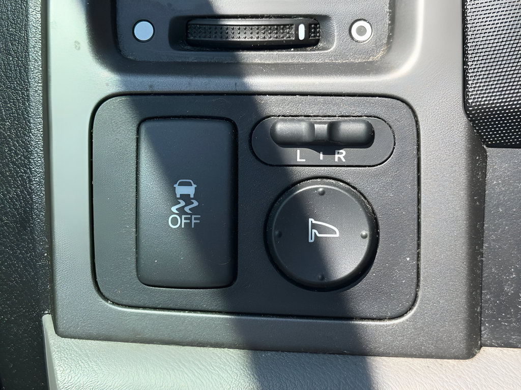 Used 2011 White Honda EX-L image 25