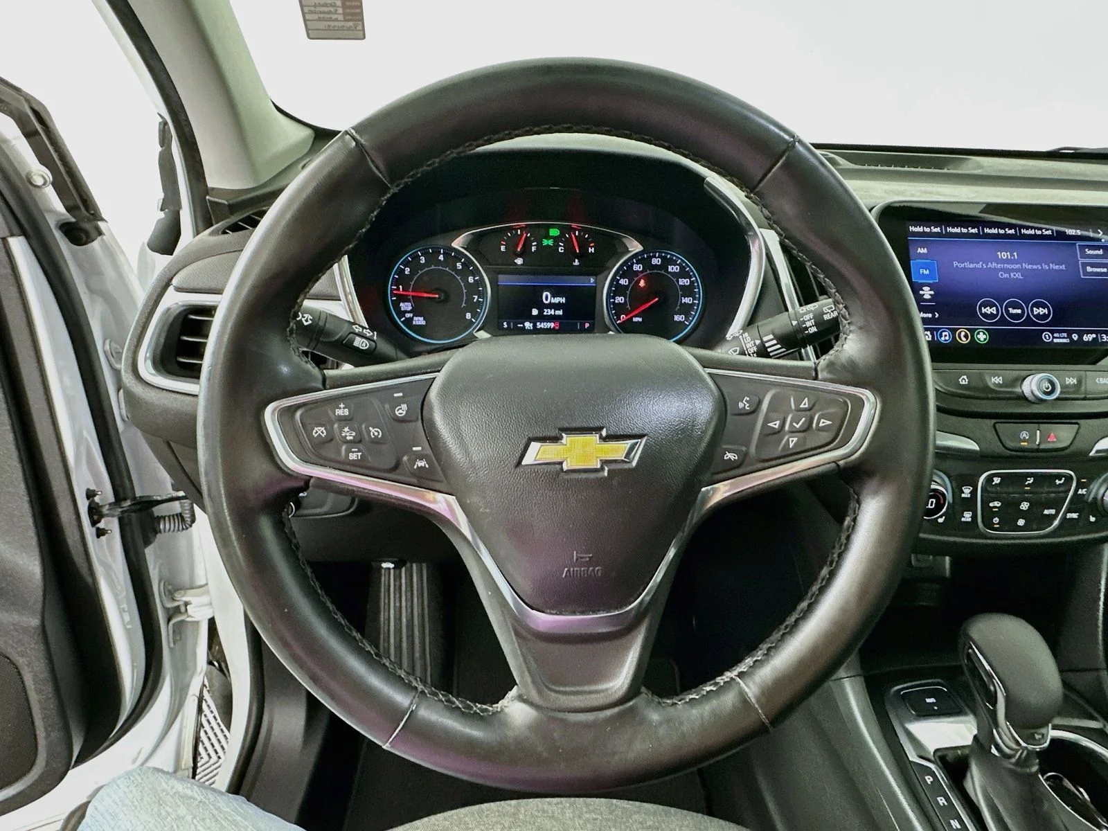 Used 2024 Summit White Chevrolet LT image 12