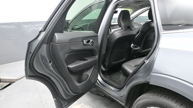 Used 2019 Gray Volvo T6 Momentum image 24