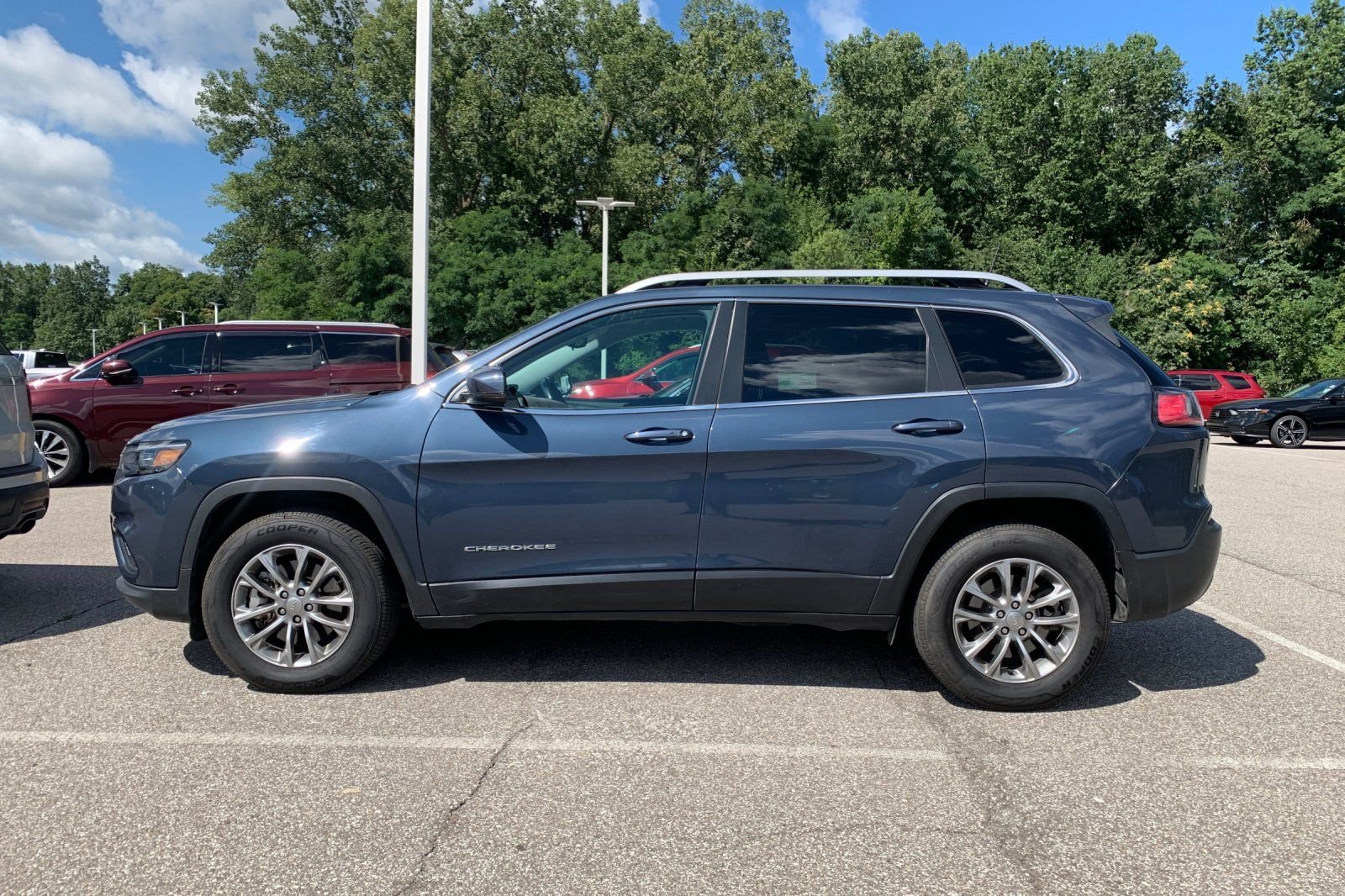 Used 2020 Blue Jeep Latitude Plus image 2