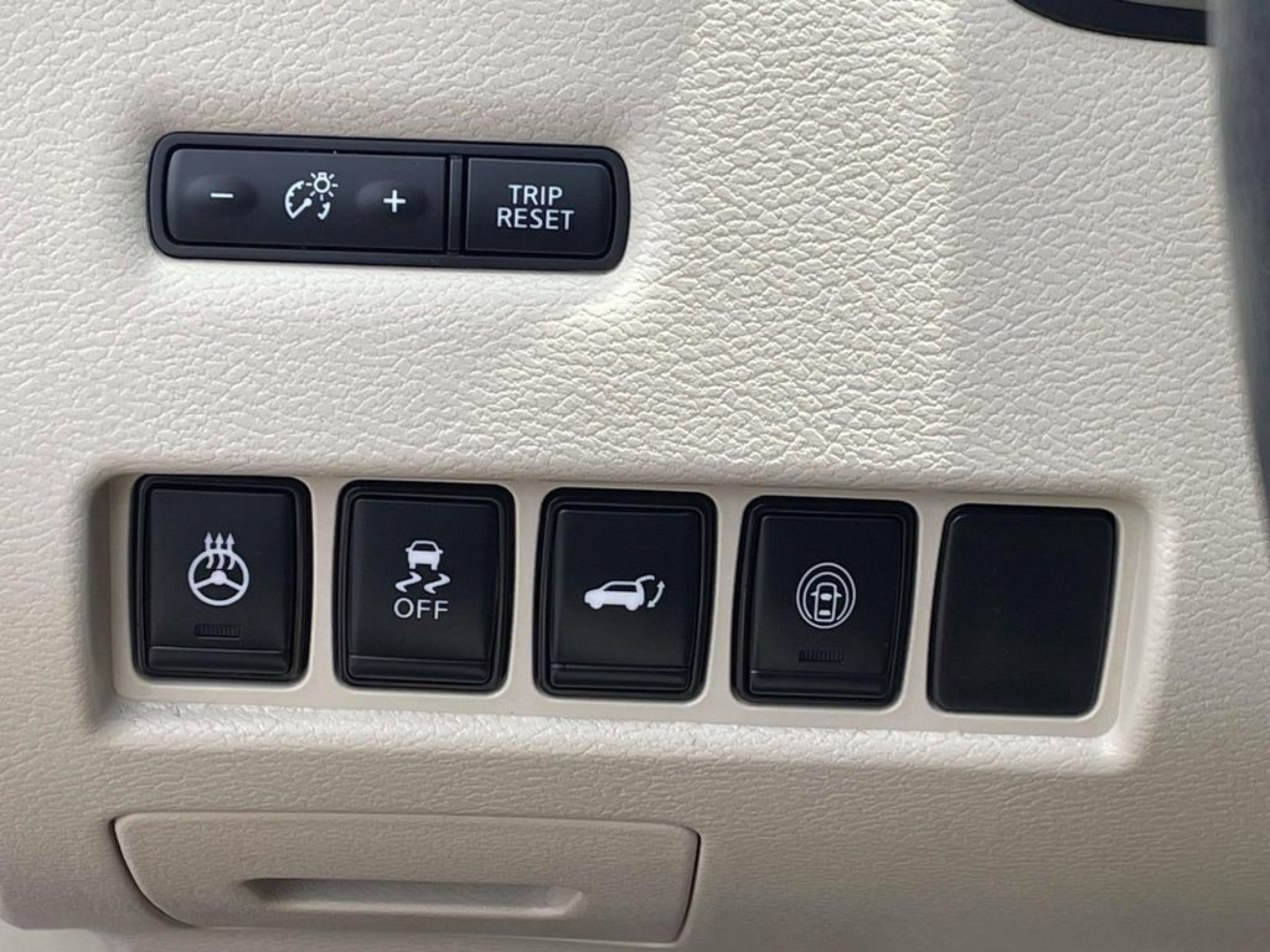 Used 2024 White Nissan SL image 29