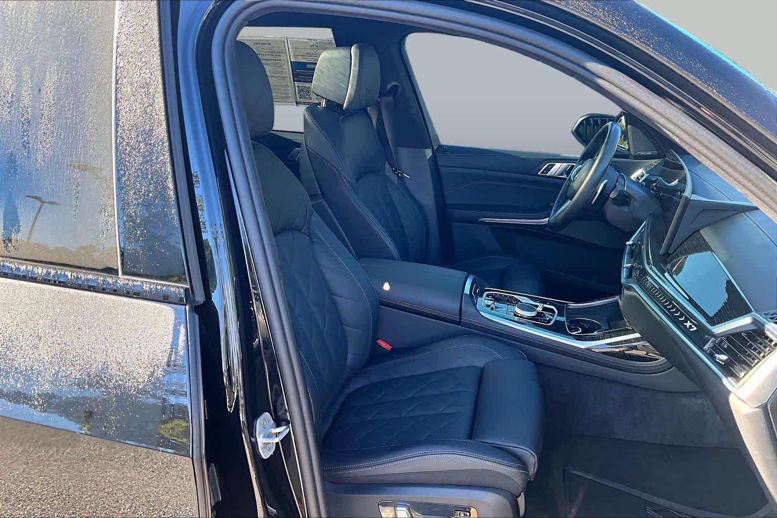 Used 2025 Black Sapphire Metallic BMW xDrive40i image 9