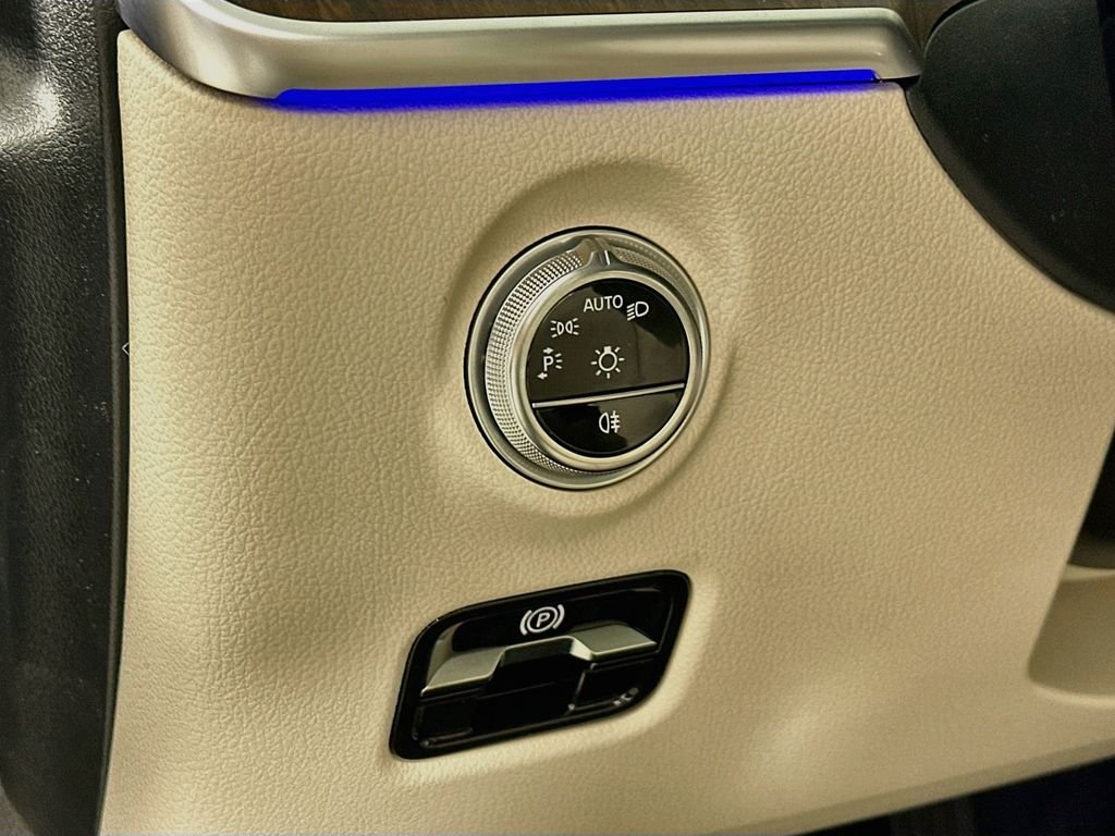 New 2026 Starling Blue Metallic Mercedes-Benz C 300 image 10