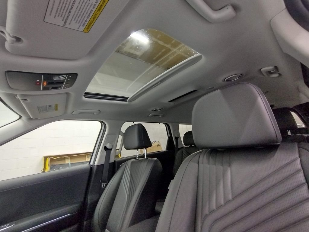 Used 2026 White Hyundai SEL Convenience image 16