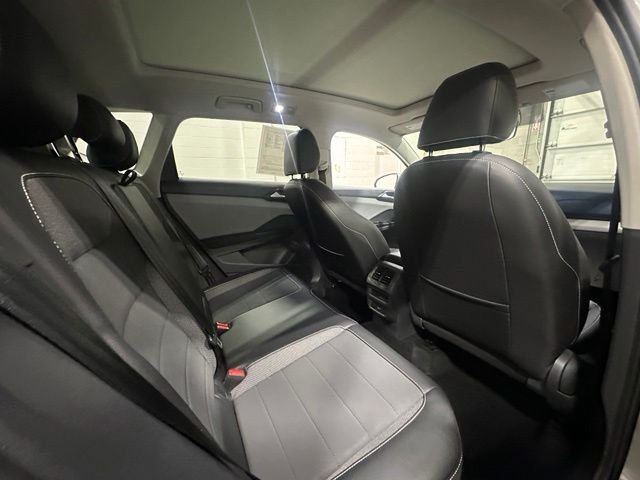 Used 2023 Silver Metallic Volkswagen 1.5T SE image 16