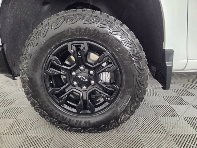 Used 2026 Summit White Chevrolet Custom Trail Boss image 11