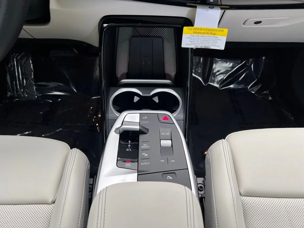 New 2026 Mineral White Metallic BMW xDrive28i image 11