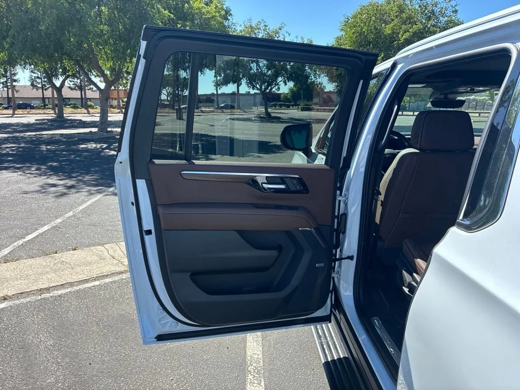 New 2026 Polar White Tricoat Chevrolet High Country image 17