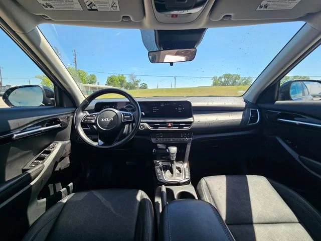 Used 2025 Black Kia EX image 12