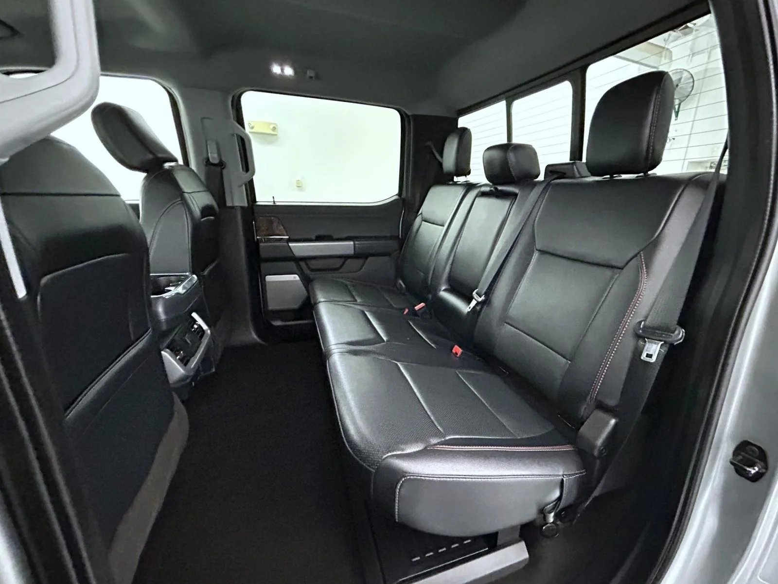 Used 2022 Silver Ford Lariat image 19