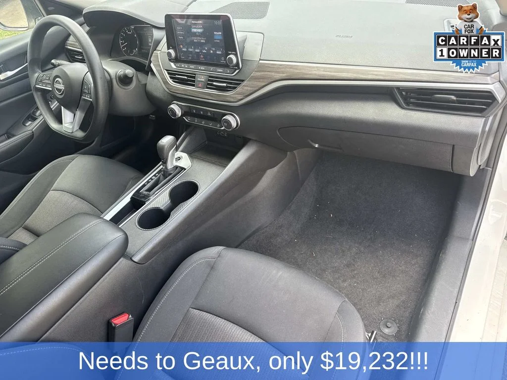 Used 2025 White Nissan 2.5 SV image 21