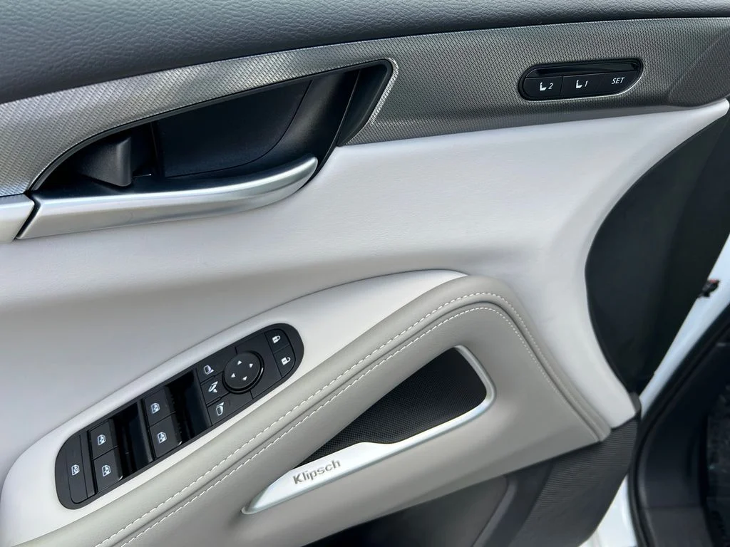 New 2027 RADIANT WHITE INFINITI Luxe FWD image 12
