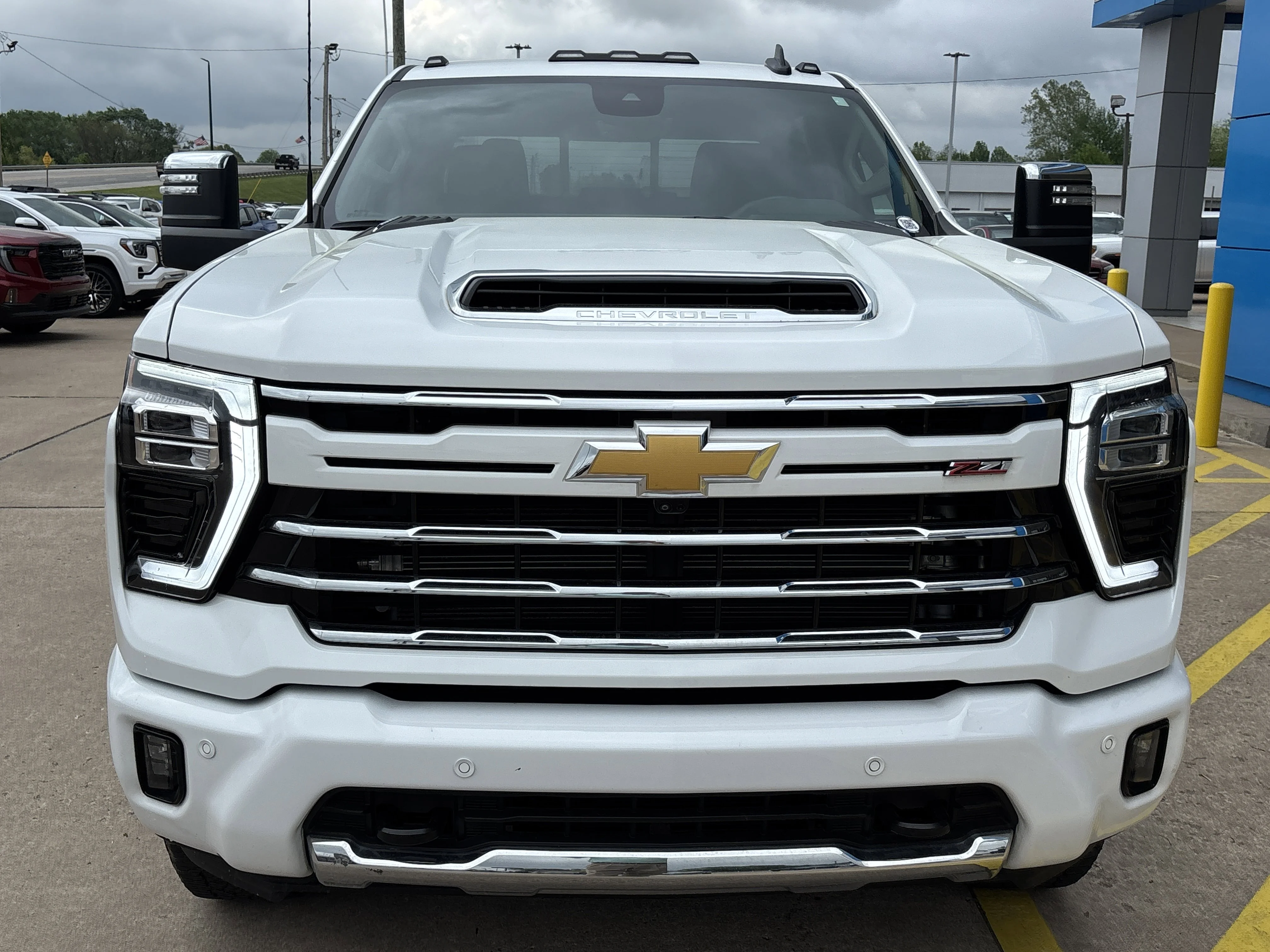 Used 2025 Summit White Chevrolet LT 4WD image 12